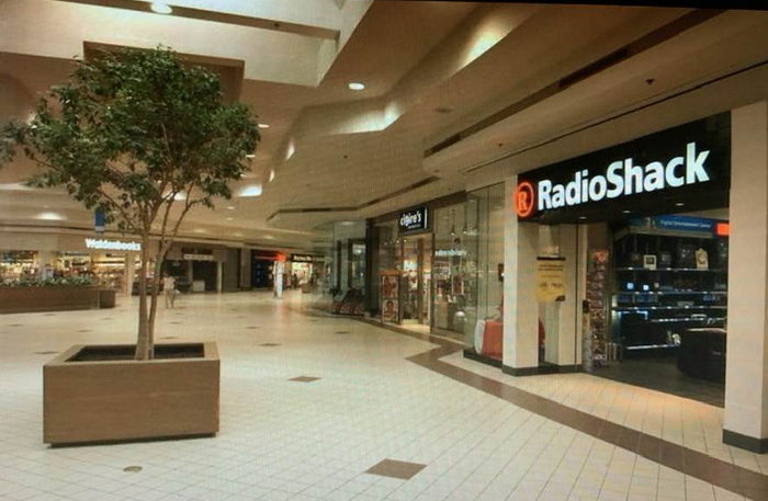 Summit Place Mall (Pontiac Mall) - Vintage Photo